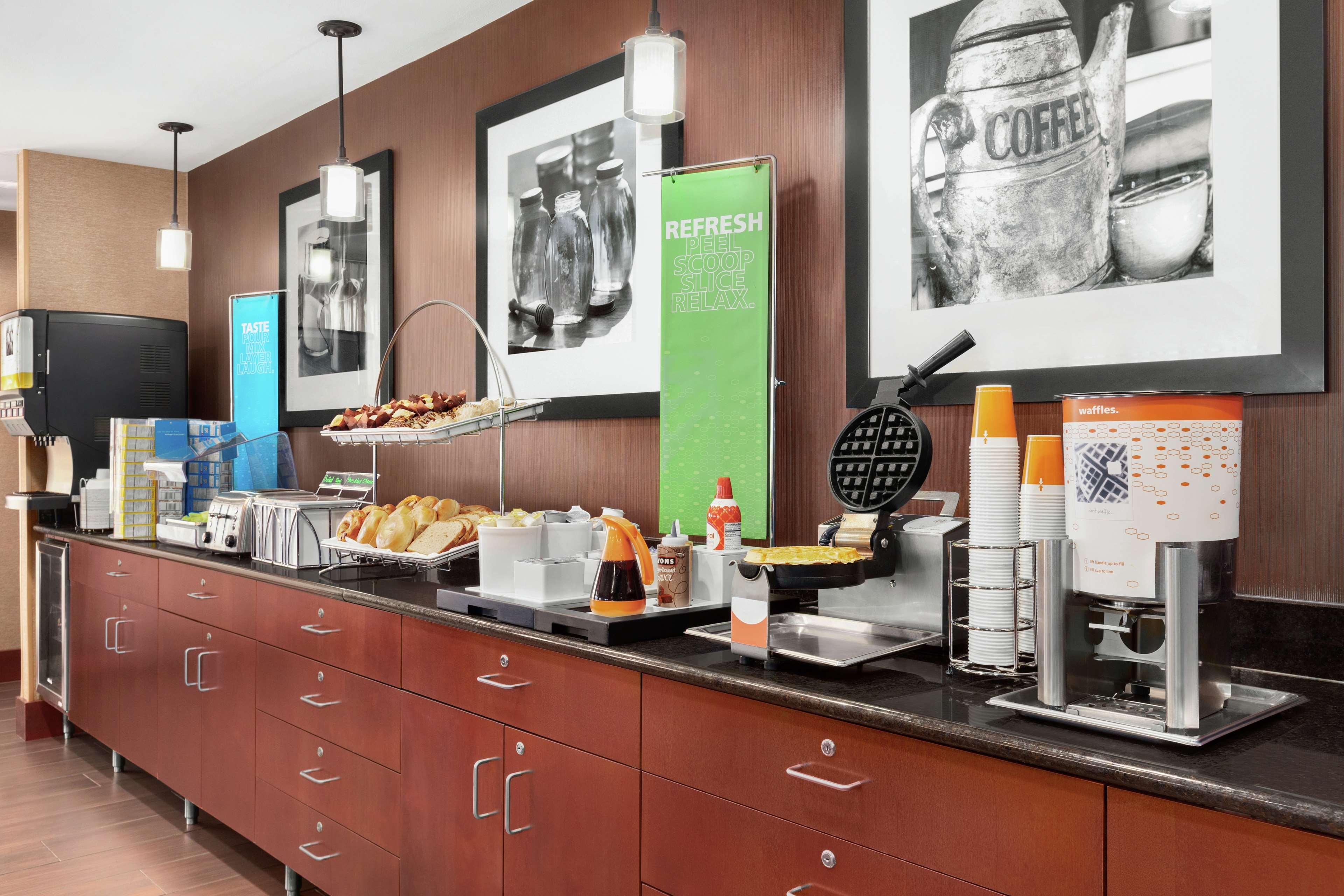 Hampton Inn Houston Стаффорд Экстерьер фото