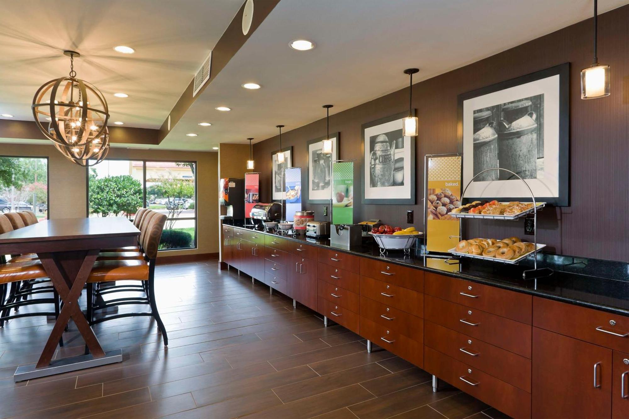 Hampton Inn Houston Стаффорд Экстерьер фото