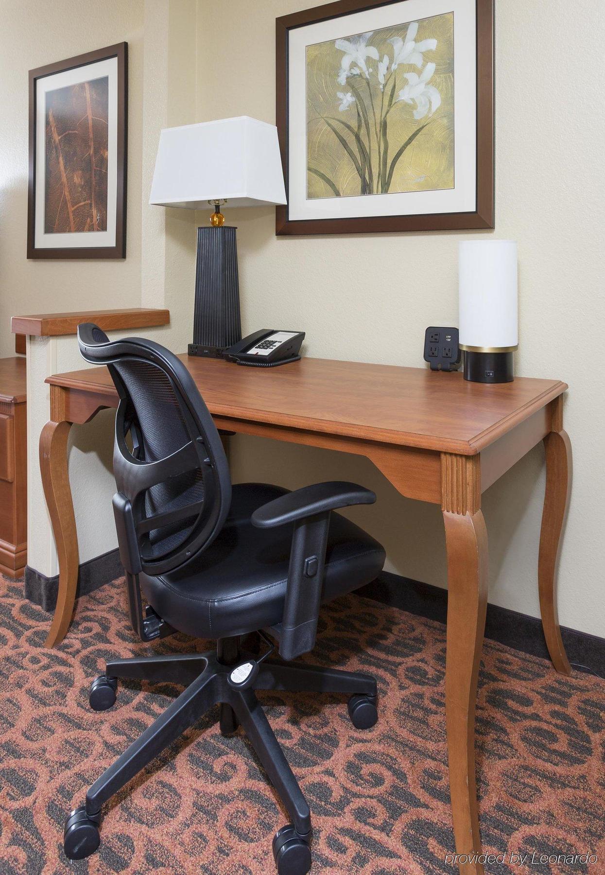 Hampton Inn Houston Стаффорд Экстерьер фото
