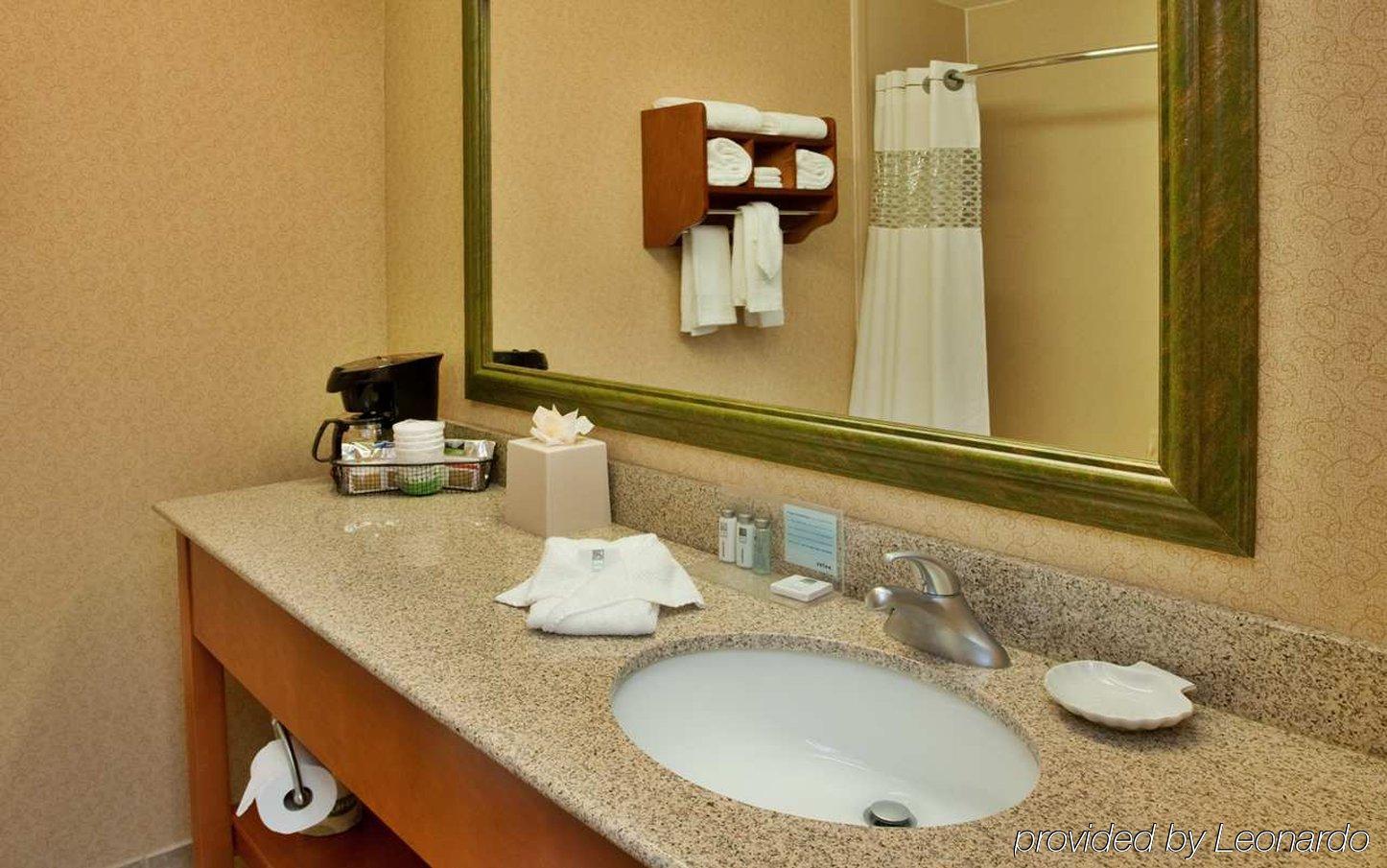 Hampton Inn Houston Стаффорд Экстерьер фото